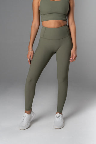 Hilary is 5'4, Waist 25", Wearing X-Small