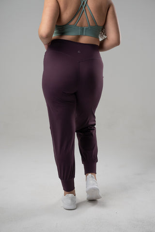 Janette is 5'6, Waist 34", Wearing XL