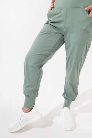 resilient gravity joggers 25"