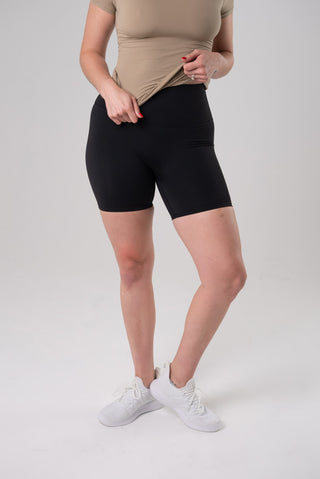 relentless gravity midi shorts 5"