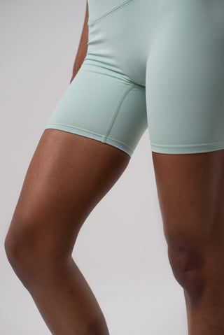 relentless gravity midi shorts 5"