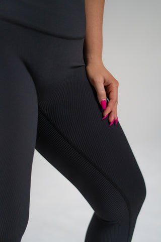 Alyth Active Dynamic Devoted Warmth Legging in Black - Women's Workout Leggings Detail View