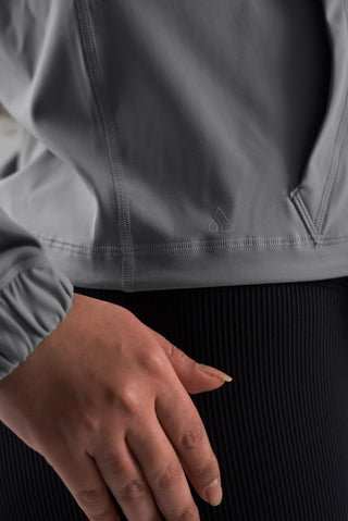 Alyth Active Gravity Breaking Free Pullover in Muslin - Women's Running Clothing Side View